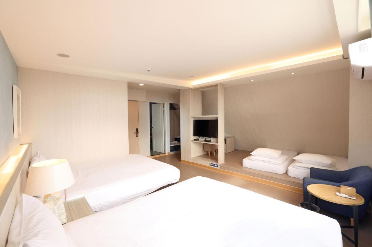 Tc Hotel - Hualien Zhongxiao Екстер'єр фото